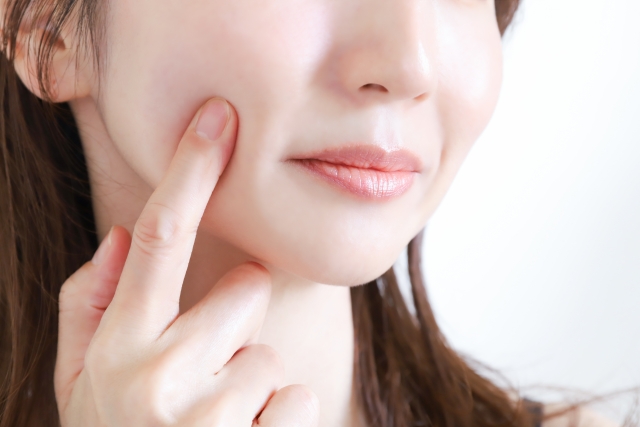 <h2 id="1">毛穴が開く原因は？</h2>