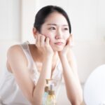ニキビ跡で悩む女性