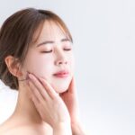 顔痩せして満足気な女性