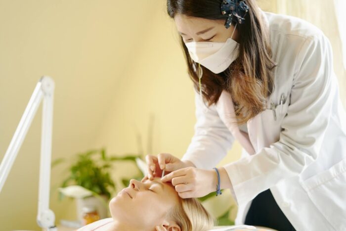 シミ改善で美容鍼を受ける際の注意点