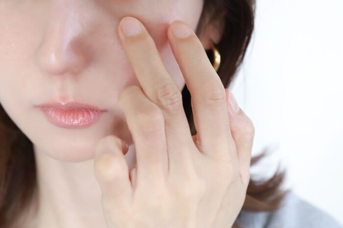 目の下にたるみができる5つの原因とは？
