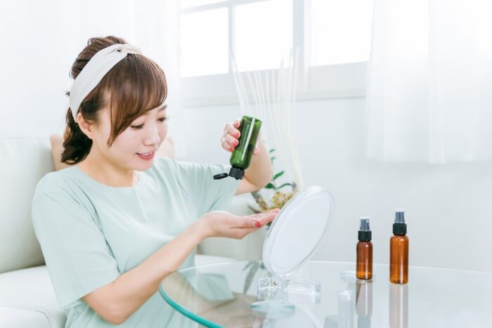 美容鍼と合わせてできる目の下のたるみのセルフケア4選